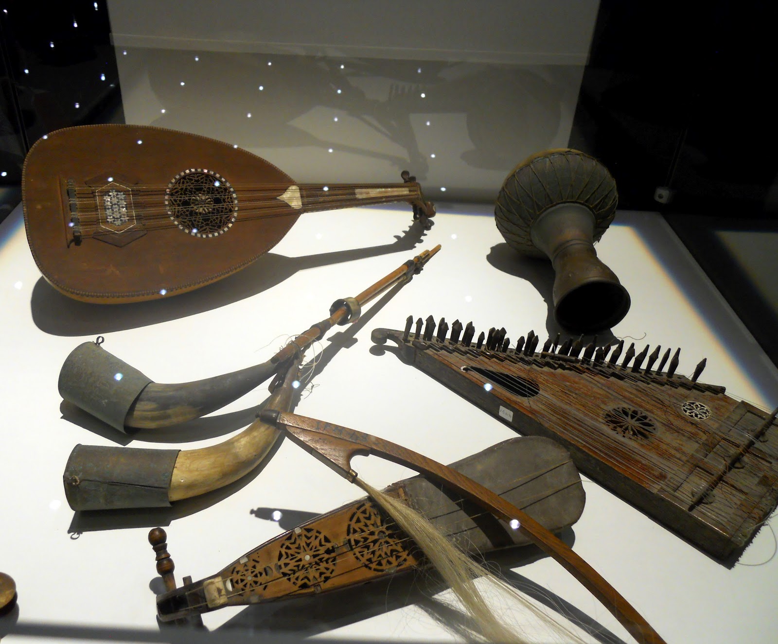Старинные музыкальные инструменты