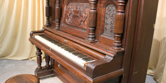 Antika Piyano